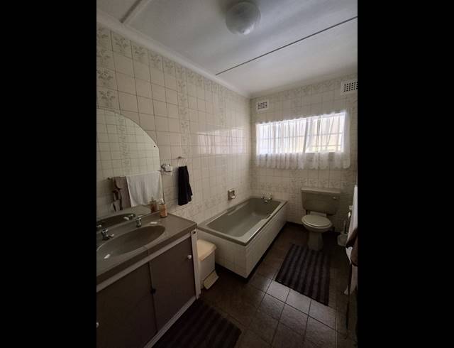 4 BEDROOM HOUSE FOR SALE IN BELLEVUE